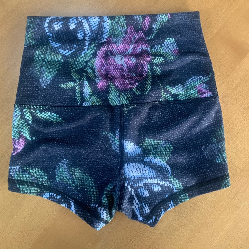 Lululemon Floral Black Women's Shorts